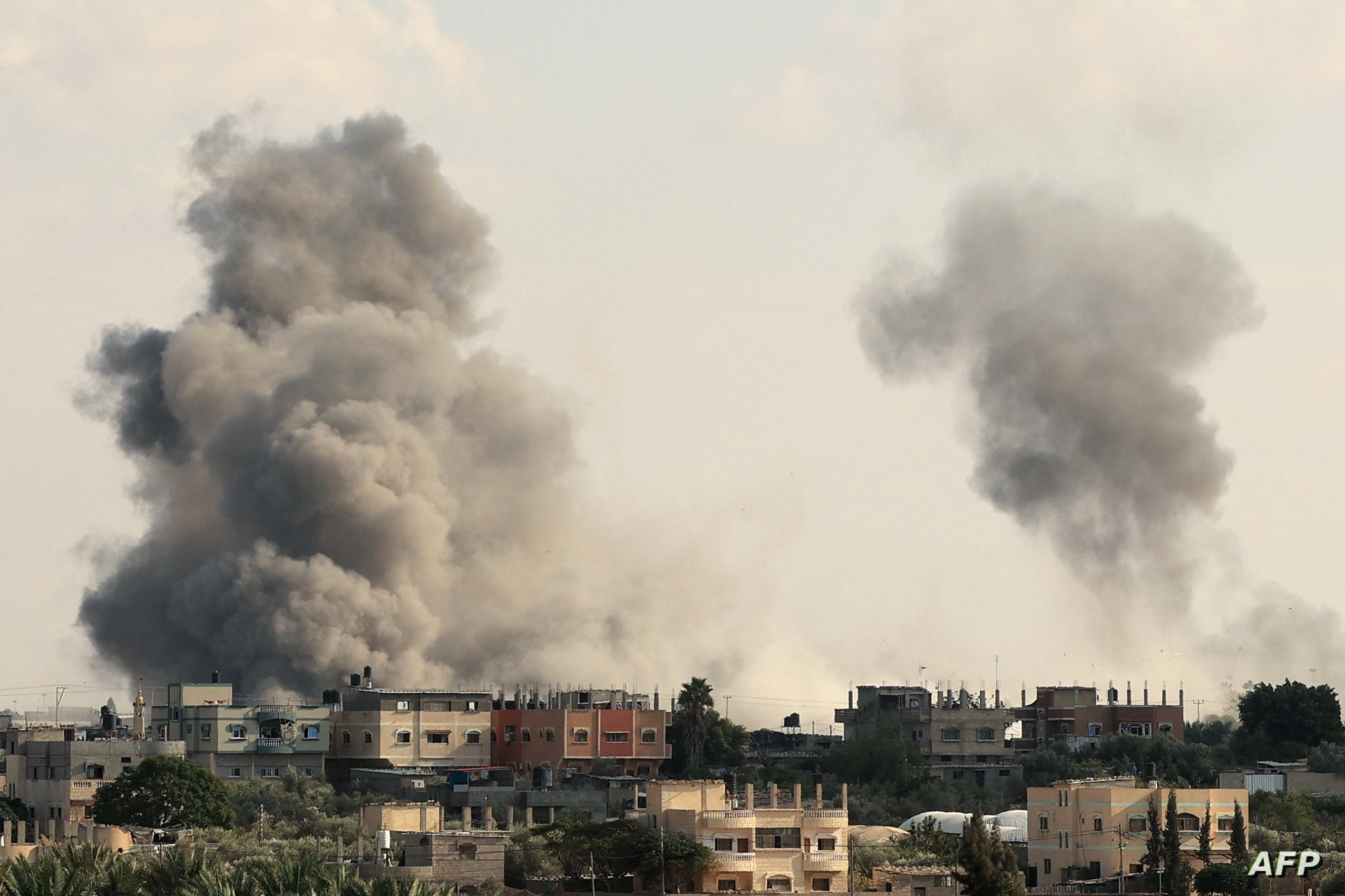 مصر تطالب بإرسال المساعدات إلى غزة وتؤكد: معبر رفح يعمل رغم قصفه عدة مرات 