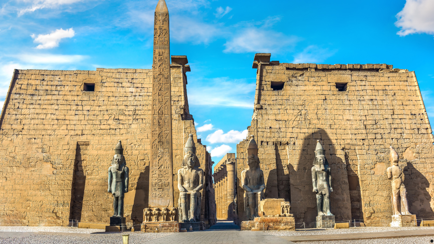 مصر تستهدف 22 مليون سائح في 2026 وتخطط لزيادة الغرف الفندقية