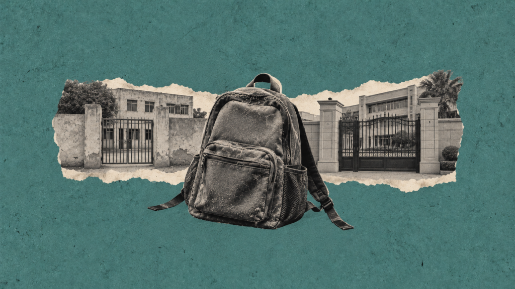 Collage éditorial d’un cartable devant des bâtiments scolaires