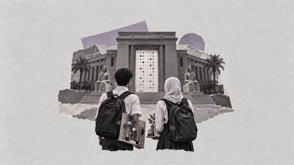 كولاج توضيحي لطالبين يحملان مشروعات علمية أمام بوابة جامعة، عن انتقال طلاب STEM إلى التعليم الجامعي.